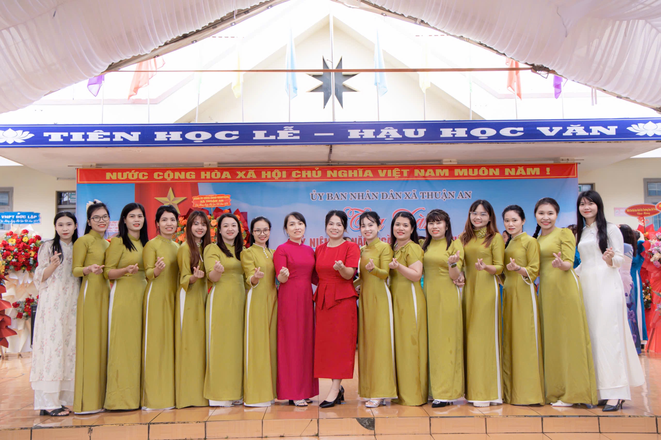 Hình ảnh nền của trung tâm